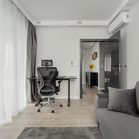 Luksusowy Apartament Z 3 Sypialniami, Klimatyzacja, Parkingiem I Biurkiem We Wroclawiu By Renters Prestige ภายนอก รูปภาพ