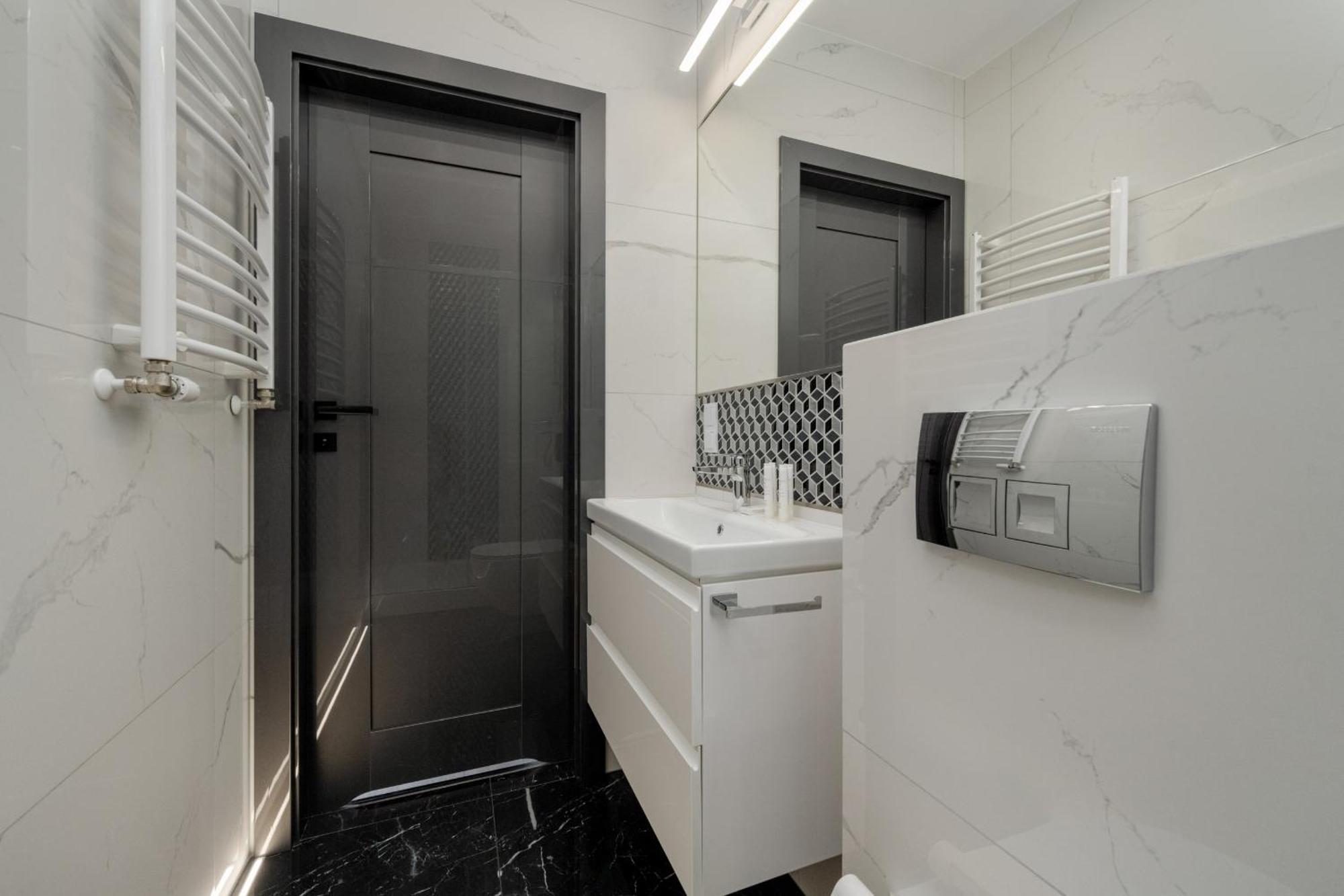 Luksusowy Apartament Z 3 Sypialniami, Klimatyzacja, Parkingiem I Biurkiem We Wroclawiu By Renters Prestige ภายนอก รูปภาพ