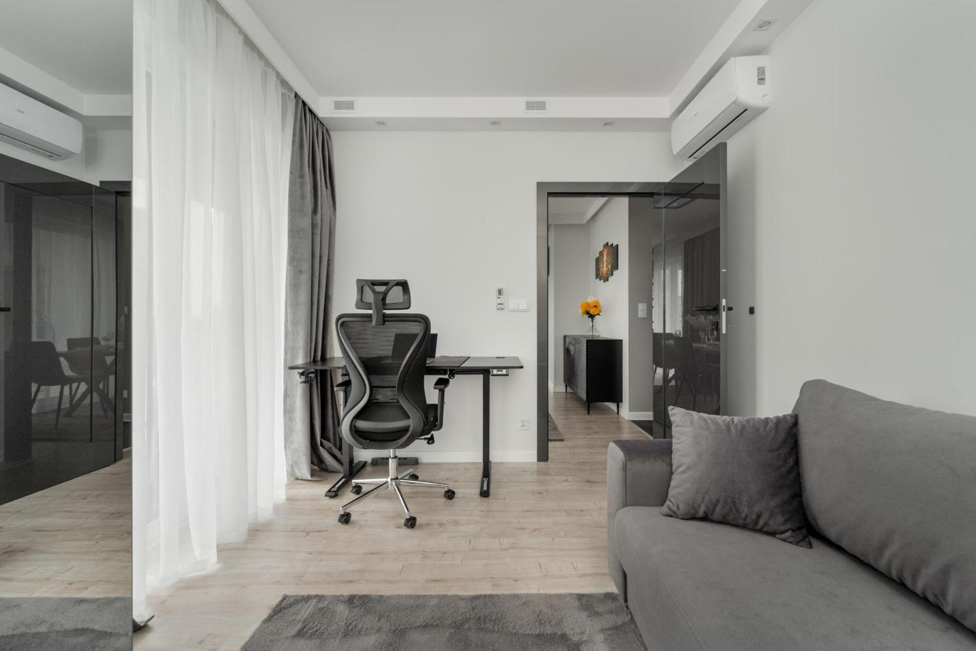 Luksusowy Apartament Z 3 Sypialniami, Klimatyzacja, Parkingiem I Biurkiem We Wroclawiu By Renters Prestige ภายนอก รูปภาพ