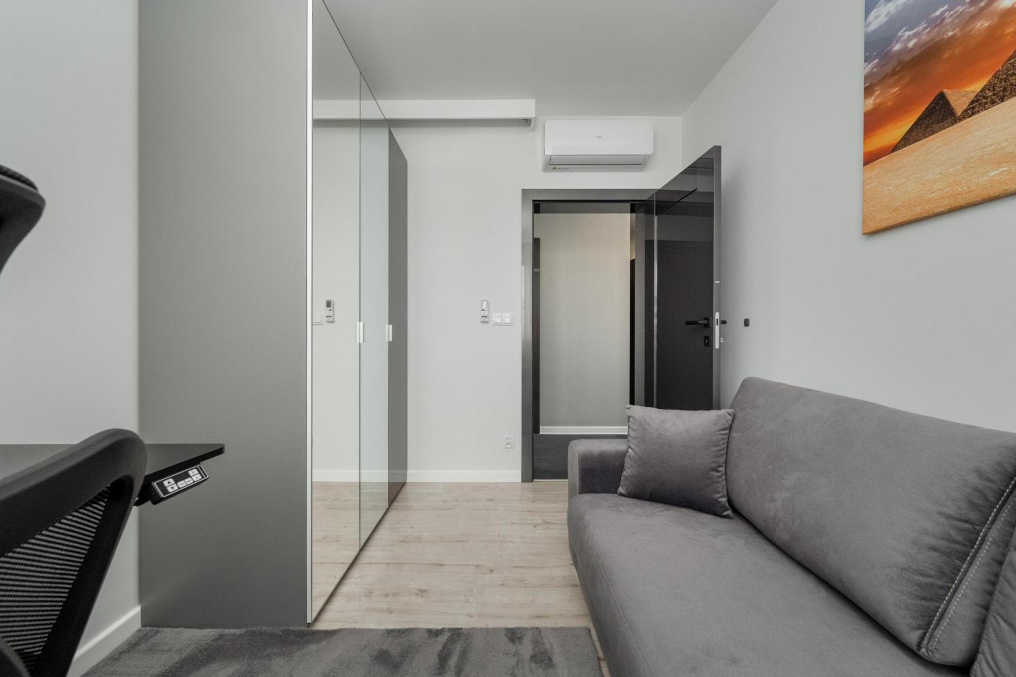 Luksusowy Apartament Z 3 Sypialniami, Klimatyzacja, Parkingiem I Biurkiem We Wroclawiu By Renters Prestige ภายนอก รูปภาพ