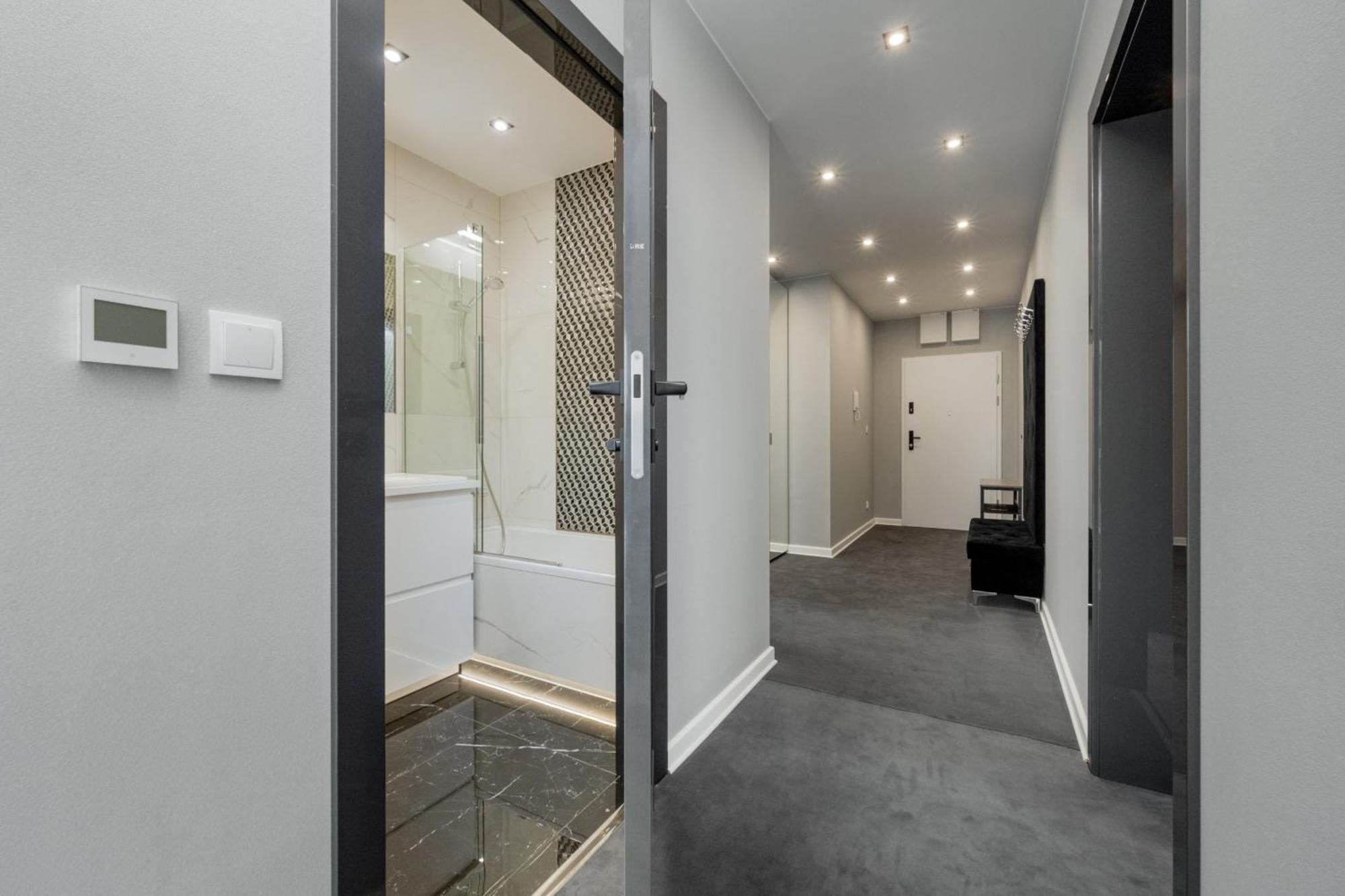 Luksusowy Apartament Z 3 Sypialniami, Klimatyzacja, Parkingiem I Biurkiem We Wroclawiu By Renters Prestige ภายนอก รูปภาพ