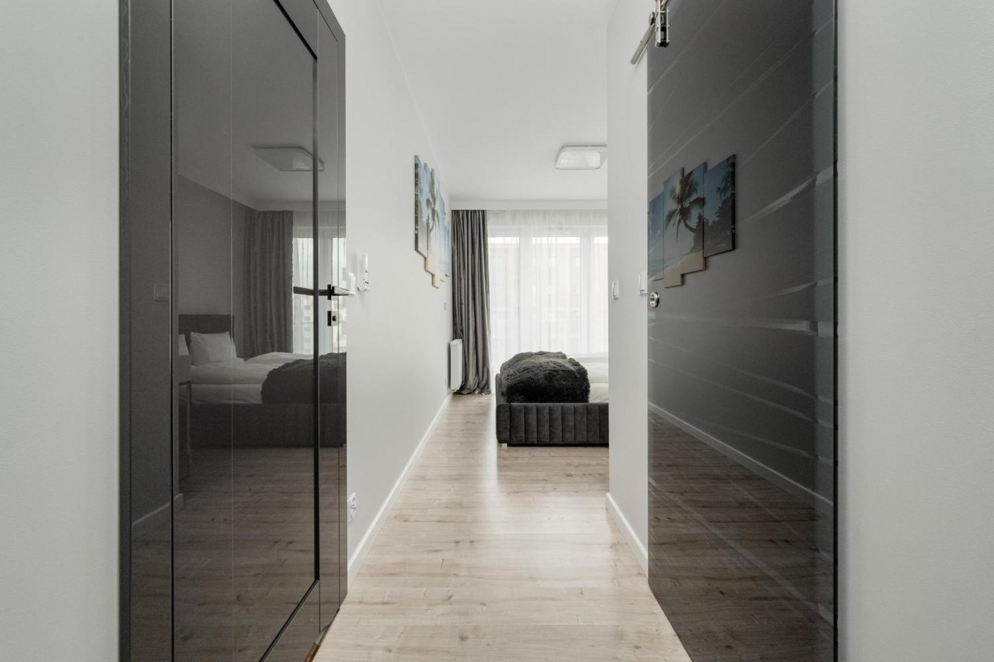 Luksusowy Apartament Z 3 Sypialniami, Klimatyzacja, Parkingiem I Biurkiem We Wroclawiu By Renters Prestige ภายนอก รูปภาพ